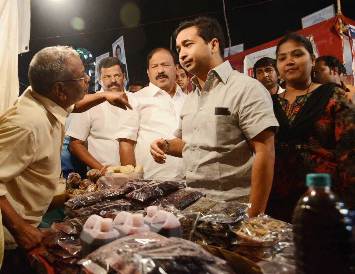 MLA Nitesh Narayanrao Rane visit Malvani Festival at Dadar Naigaon.