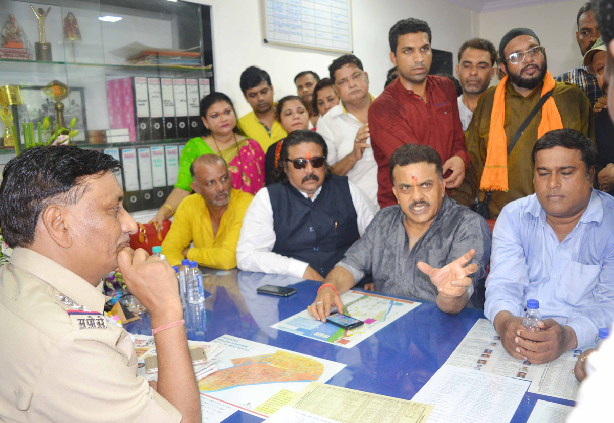 MRCC President Sanjay Nirupam Protest for Filmcity  Backstage Artist.
