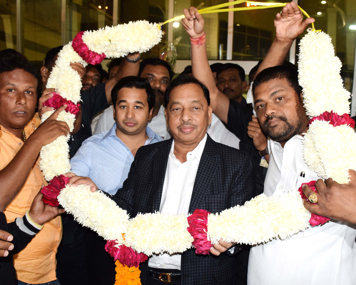 Ex.Chief Minister & Maharashtra Swabhimani Party Leaders Narayanrao Rane arrived at Nagpur airport today eveing to meet Cheif Minister on occasion Yuva Leader MLA Nitesh Narayan Rane.