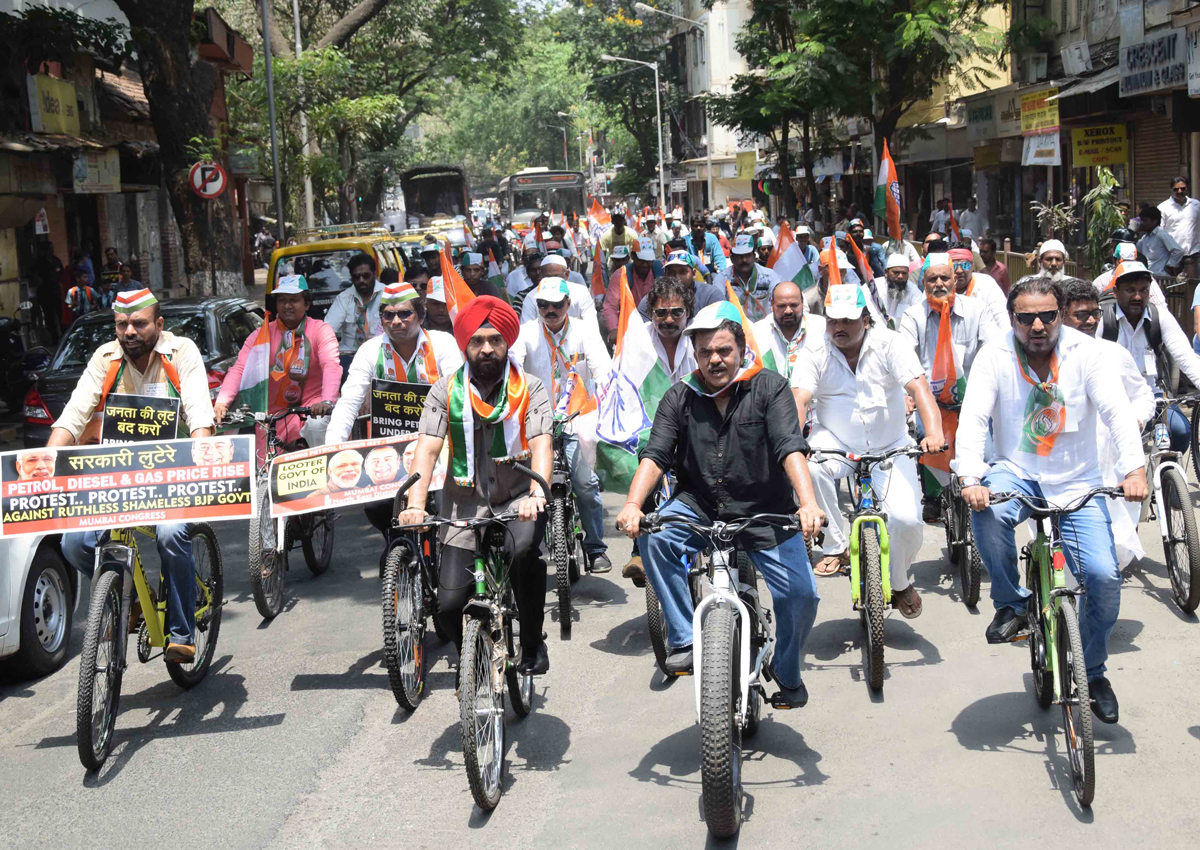 Mumbai Congress Protest Against Petrol-Diesel Price Hike by Cycle Rally From Race Course to Girgaon Chowpatty.