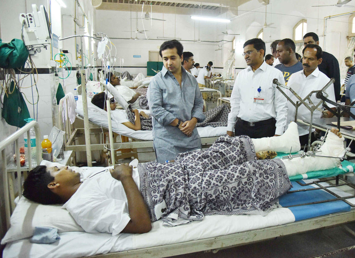 MSP Yuva Leader Nitesh Rane visited St.George Hospital CST Mumbai.