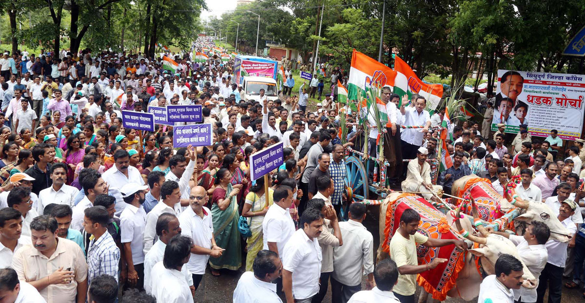 MPCC Leaders Protest for the Rights of Farmers in all over Maharshtra.