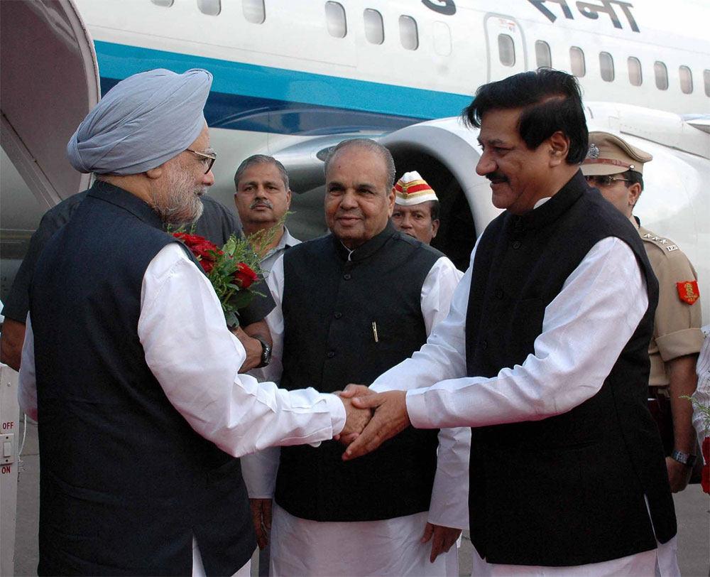 PRIME MINISTER DR. MANMOHAN SINGH IN  MUMBAI .