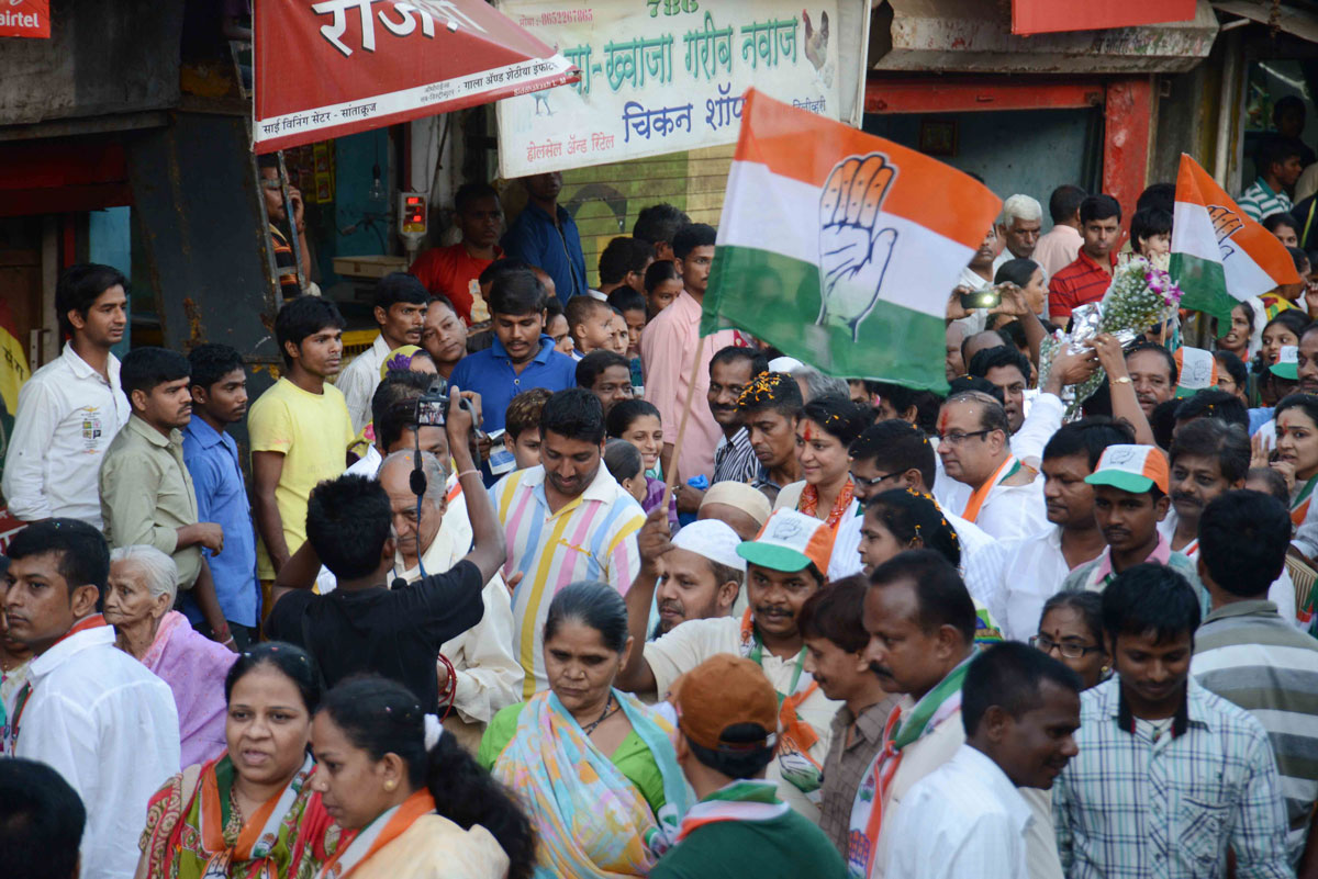 Smt.Priya Dutt Congress / NCP / PRP (Kawade) / Republican Party of India (Democratic) Alliance Candidate from Mumbai North Central Parliamentary Constituency in Vile-Parle Assembly Area.