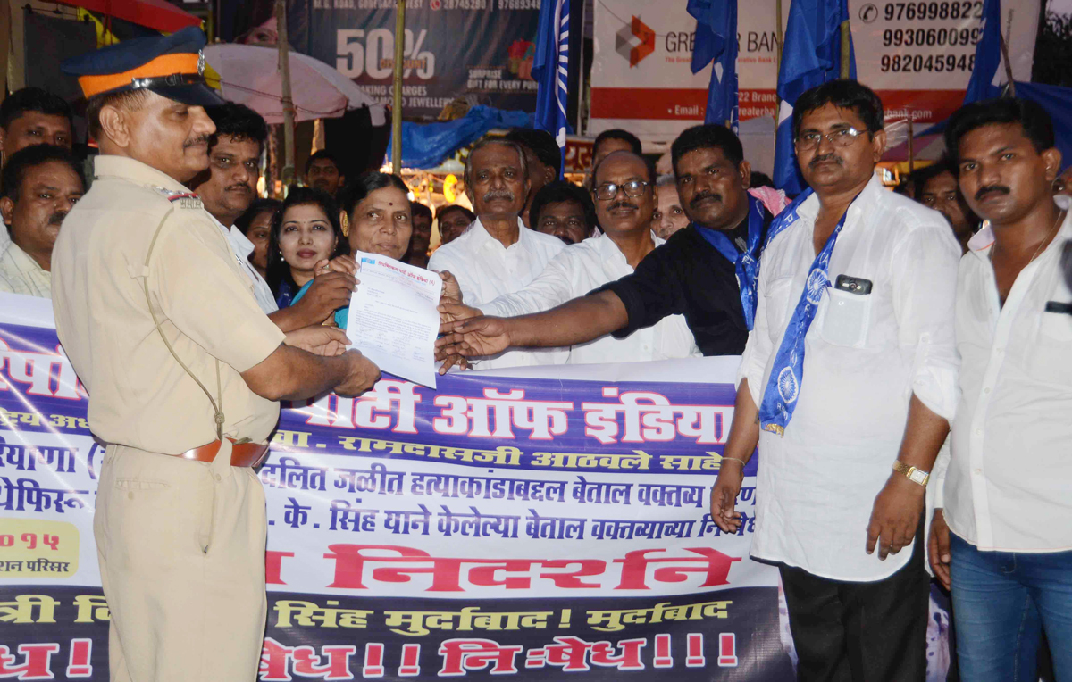 RPI Protest at Goregaon Against Conterversial Satatement of Union Minister V.K.Singh.
