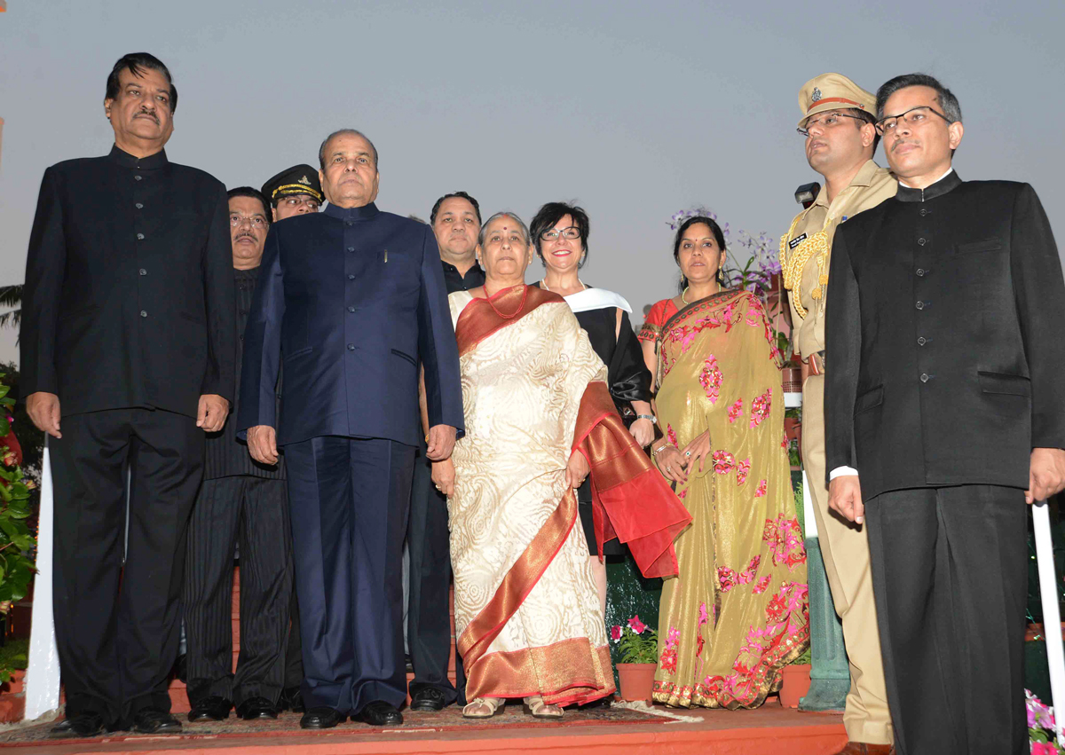 GOVERNOR K.SANKARNARAYANAN & CHIEF MINISTER PRITHVIRAJ CHAVAN AT RAJ BHAVAN MUMBAI.