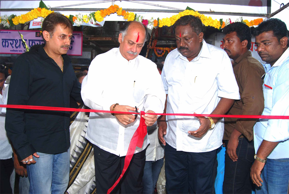 EX.MINISTER & MP.GURUDAS KAMATS JANSAMPARK ABHIYAN AT GOREGAON.
