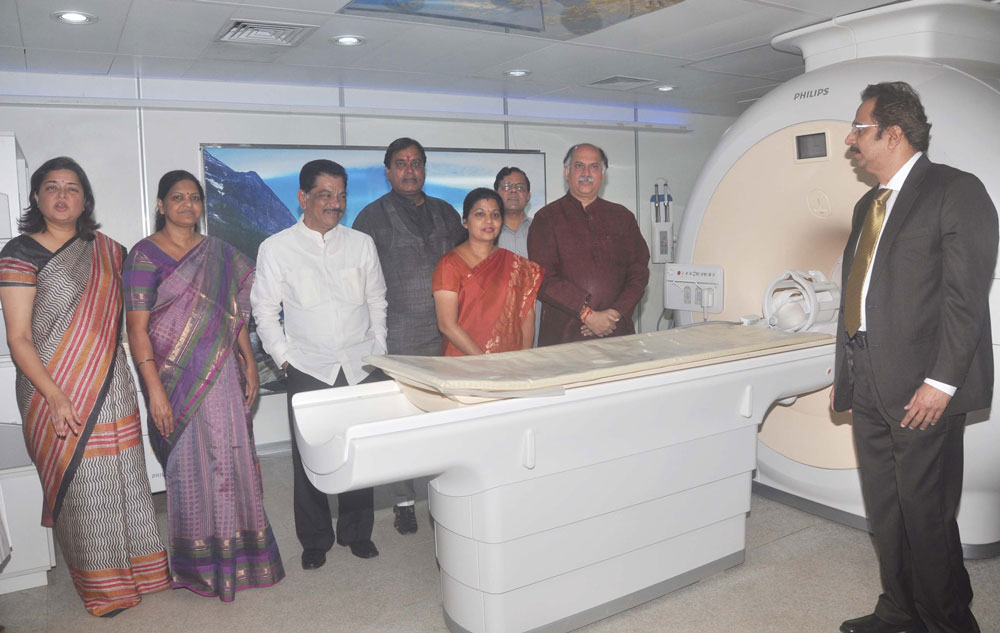 UNION MINISTER GURUDAS KAMAT INAUGATES M R I MACHINE AT SION HOSPITAL.