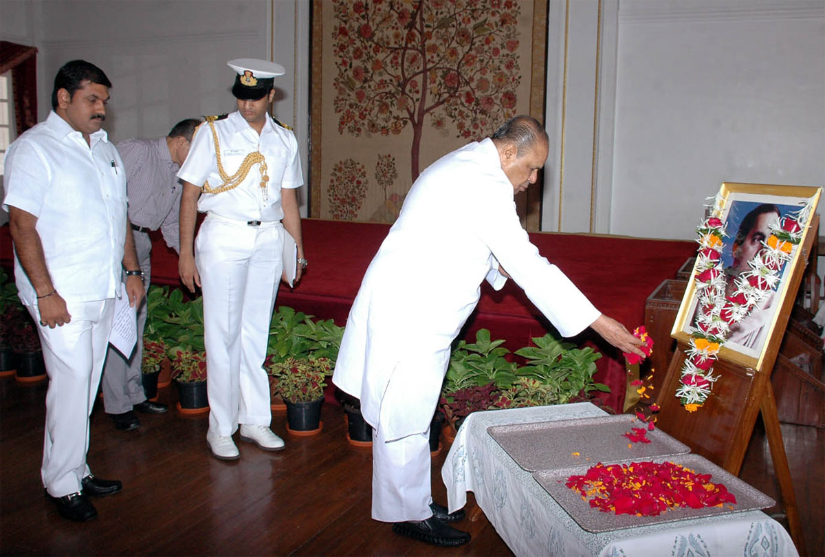 Governor Sankaranarayanan Gives ‘Sadbhavana Pledge’ To Staff On Rajiv Gandhi Birth Anniversary.