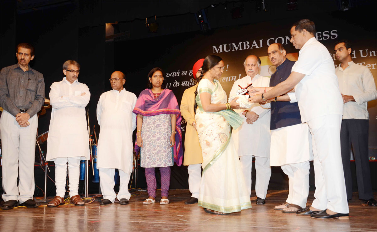 SALUTE TO THE VICTIMS OF 26/11/2008 MUMBAI TERROR ATTACK BY MUMBAIKAR'S & MAHARASHTRA GOVERMENT.