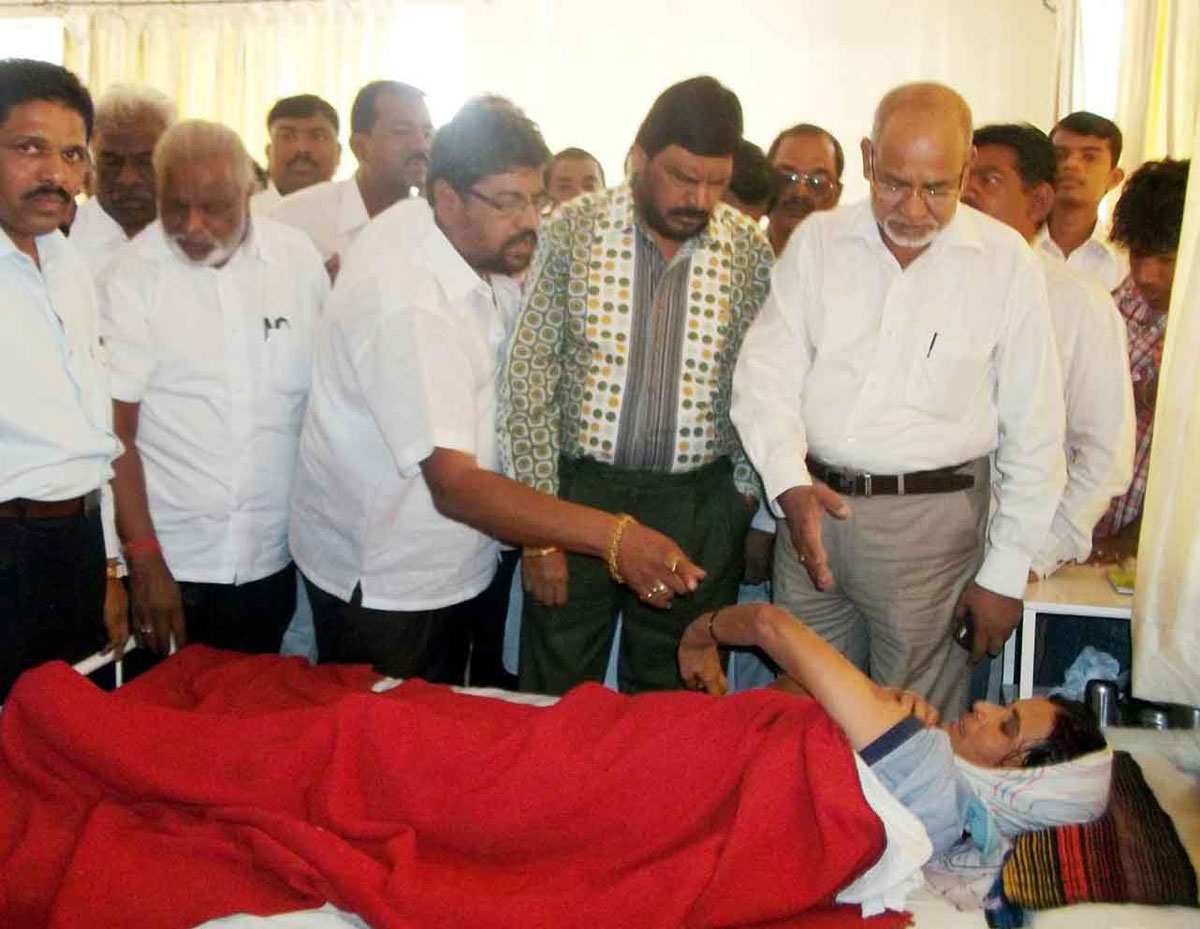 RPI LEADER RAMDAS ATHAWALE VISITED HOSPITAL AT KARAD SATARA .