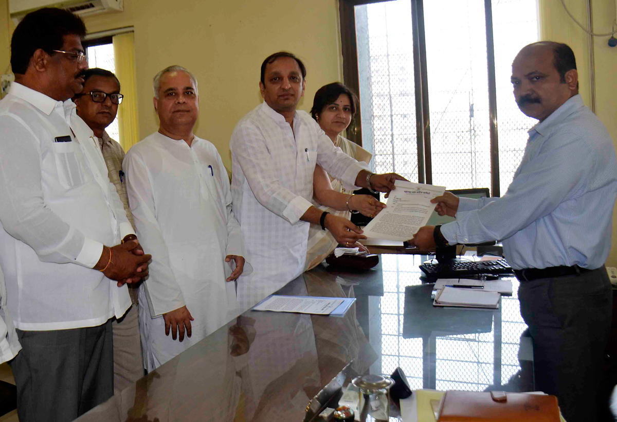 MPCC Delegation Met ACB & Demands to Arrest OSD to Minister Eknathrao Khadse.