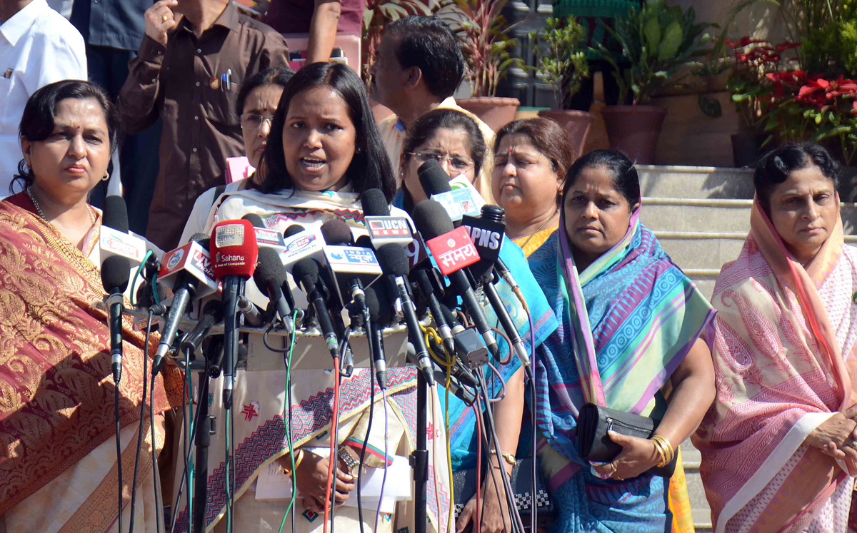 Mahila MLA's Press Conference at Nagpur  Maharashtra State Government 3rd Day Assembly Winter Session .