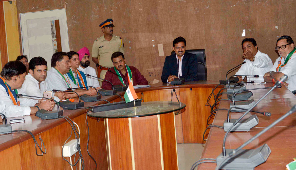 Mumbai Congress Protest Rally Against Demonetization at Bandra Collector Office.