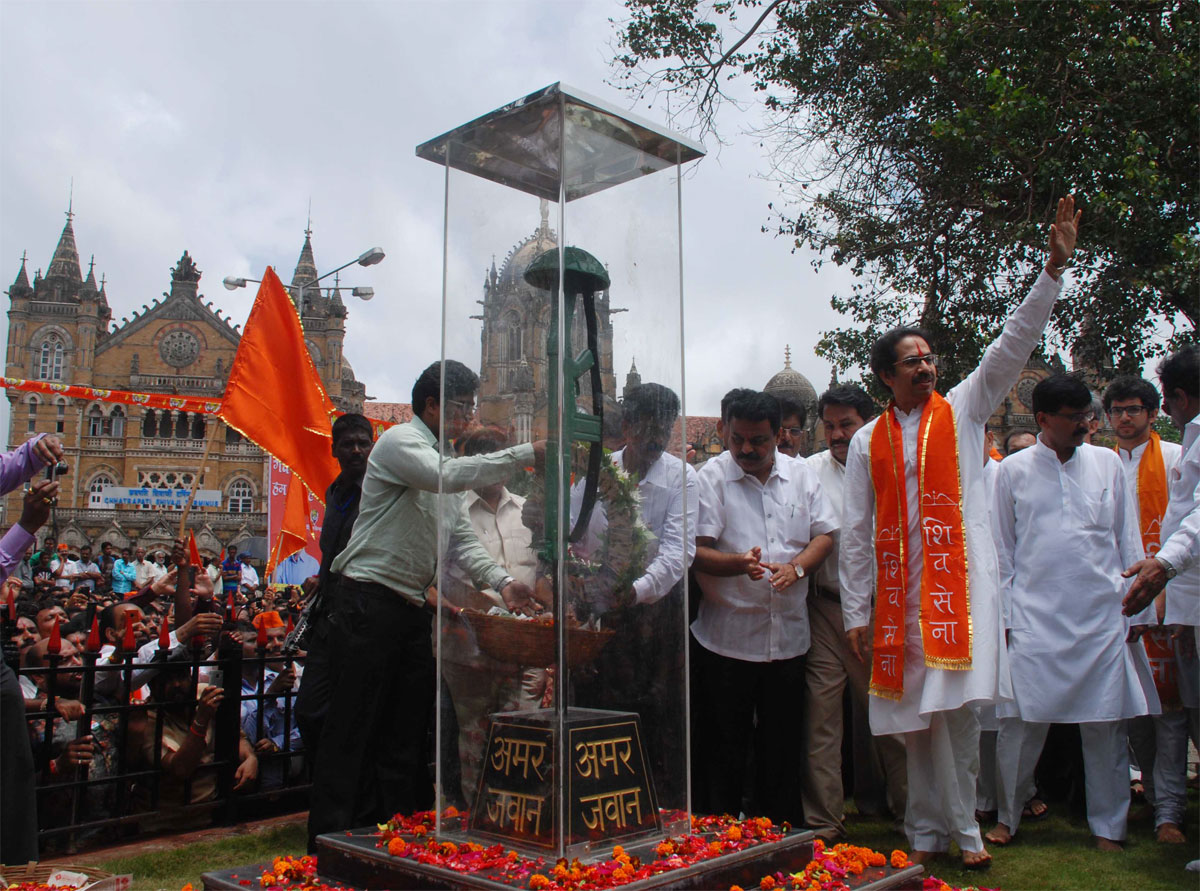SHIVSENA PRESIDENT UDHAV THAKARE & SENA YUVA LEADER ADITYA THAKARE AT C.S.T IN SHIVSENA RALLY.