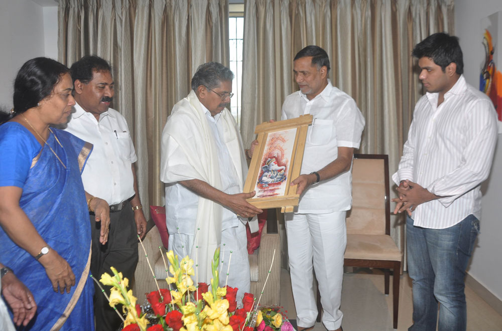 HON'BLE CENTRAL  MINISTER VAYALAR RAVIJI & MRCC.PRESIDENT MLA. KRIPASHANKAR SINGH.