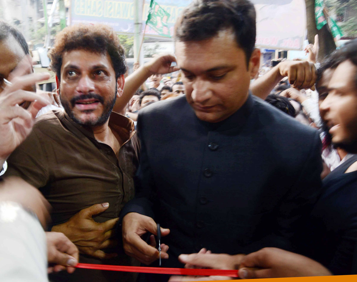 AIMIM Leader Akbaruddin Owaisi Inaugurates Party Office at Byculla Vidhansabha MLA Waris Pathan.