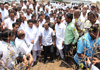 Congress Senior Leaders & Former Chief Minister's Narayanrao Rane visited Latur Drought Area in Maharashtra. Congress Senior Leaders & Former Chief Minister's Narayanrao Rane visited Latur Drought Area in Maharashtra.