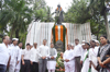 Congress Leaders MPCC President Balasaheb Thorat & MRCC President Milind Deora Paying Tribute to Lokmanya Tilak at Girgaon Chowpatty on his Death Anniversary.