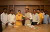 MPCC PRESIDENT MANIKRAO THAKRE CONGRATULATING MRS HEENA VIJAY KANOJIA ON BEING APPOINTED AS THE NATIONAL CO-ORDINATOR OF NSUI AT GANDHI BHAVAN.