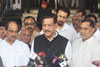 CHIEF MINISTER PRITHVIRAJ CHAVAN ,MPCC PRESIDENT MANIKRAO THAKRE, MRCC PRESIDENT KRIPASHANKAR SINGH IN PRESS CONFERENCE AT VIDHAN BHAVAN.