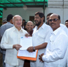 RPI PRESIDENT RAMDAS ATHAWALE MEETS HOME MINISTER OF INDIA SUSHILKUMAR SHINDE AT NEW DELHI.