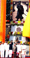 The President Pranab Mukherjee unveiled the statue of Chhatrapati Shivaji Maharaj at Kalwa, Thane near Mumbai. The President Pranab Mukherjee unveiled the statue of Chhatrapati Shivaji Maharaj at Kalwa, Thane near Mumbai.
