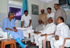 Ex. Chief Minister of Bihar Shri Nitish Kumarji Meets Shri Mohan Prakashji in Nanawati Hospital, Mumbai.
