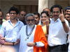 SHIVSENA PRAMUKH BALASAHEB THAKAREY WITH UDHAV THAKAREY & ADITYA THAKAREY CAST THEIR VOTE AT BANDRA.