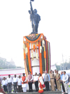Chief Minister Devendra Fadnavis & Mumbai Mayor Vishwanath Mahadeshwar Paying Tribute at Hutatama Chowk on Kranti Din.