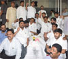 SENA-BJP-MNS PROTEST ON  FARMER FIRING ISSUE AGAINST CONGRESS NCP GOVT AT VIDHAN BHAVAN.
