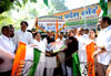 MPCC PRESIDENT MANIKRAO THAKRE FLAG OFF 20 LAKH SIGNATURES CAMPAIGN MAHARASHTRA FARMER IN SUPPORT OF DECISION OF FDI IN RETHAIL BY UPA GOVERNMENT.