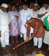 MINISTER ARIF NASIM KHAN & MINISTER VARSHATAI GAIKWAD DURING BHOOMI POOJAN OF WIT GARDEN AT DHARAVI.