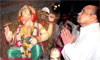 GOVERNOR K. SANKARNARAYANA FOR GANESH POOJA AT LALBAUGH RAJA. GOVERNOR K. SANKARNARAYANA FOR GANESH POOJA AT LALBAUGH RAJA.