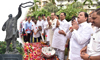 Mumbai Congress Party Leaders Paying Tribute to Bharat Ratna Former.Prime Minister Rajiv Gandhi on Birth Anniversary at Cooperage Ground.