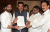 NSUI MUMBAI PRADESH PRESIDENT SURAJSINGH THAKUR IN PRESENCE OF MUMBAI CONGRESS PRESIDENT JANARDAN CHANDURKAR MET CHIEF MINISTER PRITHVIRAJ CHAVAN WITH DELEGATION.