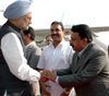 PRIME MINISTER MANMOHAN SINGH IN MUMBAI AT AIRPORT & ASIAN HEART INSTITUTE AT BKC.