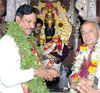 CHIEF MINISTER PRITHVIRAJ CHAVAN & CENTRAL MINISTER SUSHILKUMAR SHINDE AT PANDHARPUR VITHAL MANDIR.