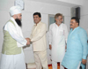 MPCC President Ashok Chavan & MRCC President Sanjay Nirupam Meets Moulana Moinuddin Asharaf Asharafi Urf Moin Miyan at Jamia Qadria Asharfiya Head Office Do Tanki.