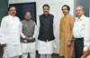 CHIEF MINISTER PRITHVIRAJ CHAVAN & SHIVSENA WORKING PRESIDENT UDHAVJI THAKAREY AT VARSHA. CHIEF MINISTER PRITHVIRAJ CHAVAN & SHIVSENA WORKING PRESIDENT UDHAVJI THAKAREY AT VARSHA.