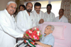 Mumbai Congress Office Bearers Meets Senior Citizen Freedom Fighter & Senior Congress Leader Brr.Manikchand B.Vora on his 100th Birthday at Haji Ali Mumbai.