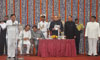 PRIME MINISTER DR.MANMOHAN SINGH & UPA CHAIRPERSON  VISITED JJ HOSPITAL IN MUMBAI.