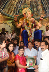 Ex. Chief Minister & Congress Senior Leader Narayanrao Rane with Family for Ganpati Darshan at Lalabaugh.