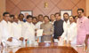 Maharashtra Pradesh Congress Committee Leaders Deligation Meets Governor at Raj Bhavan Mumbai on Maharashtra Drought issue.