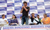 MP Poonam Mahajan,Cine Star Shahrukh Khan & MLA Ashish Shelar during Bhumi Pujan for Beautification at Bandra Band Stand. MP Poonam Mahajan,Cine Star Shahrukh Khan & MLA Ashish Shelar during Bhumi Pujan for Beautification at Bandra Band Stand.